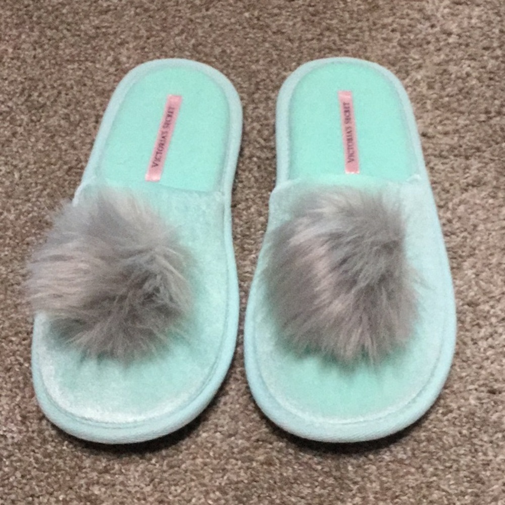 🆕VS mint green slipper with grey Pom Pom.